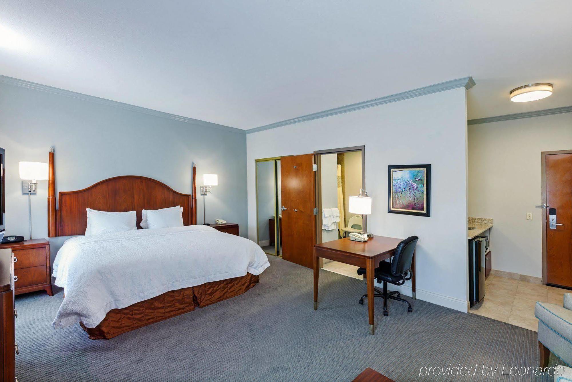 Hampton Inn & Suites Houston-Westchase Exterior photo